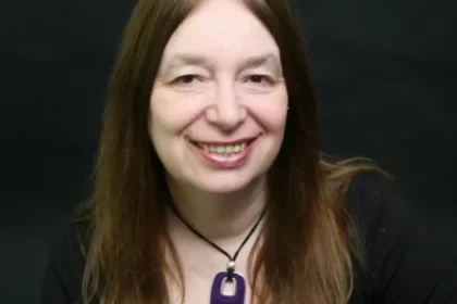 Headshot of Alison Weir.