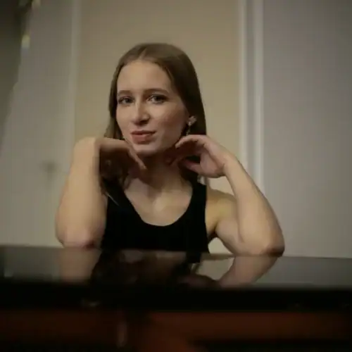 Anelise Gamulescu at piano.