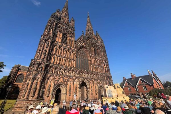 Othello live outside Lichfield Cathedral, a Young Critic Review