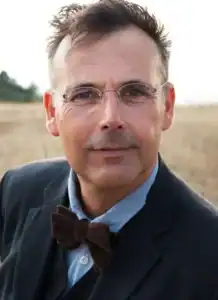 Headshot of Robert Newman.